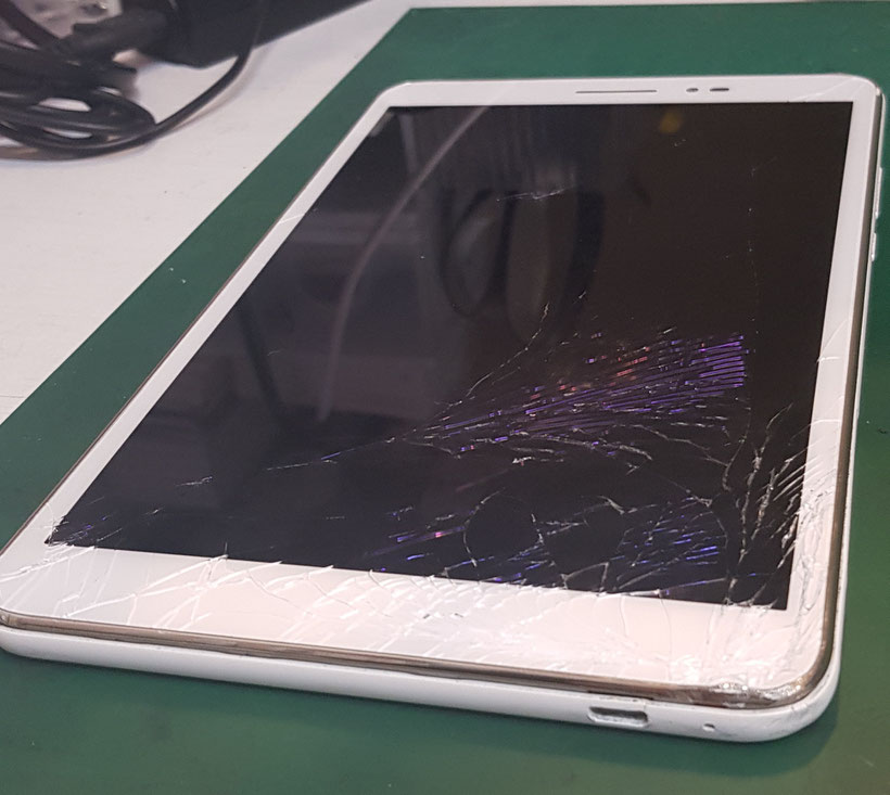 Huawei MediaPad　のタブレット画面われの状態
