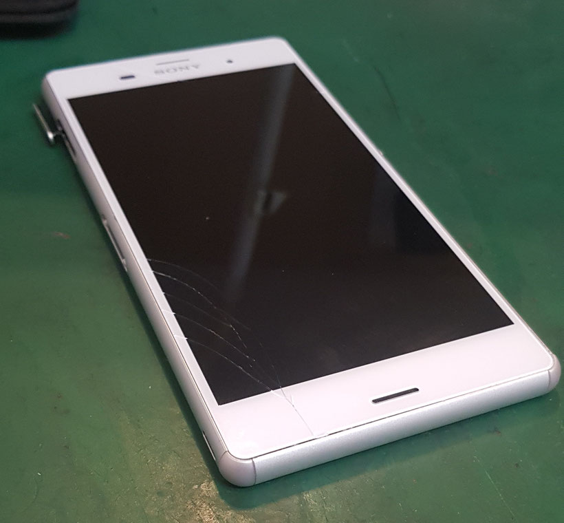 XPERIA Z3タッチ不可の画面割れ