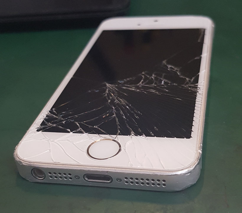 iPhoneSE画面割れ