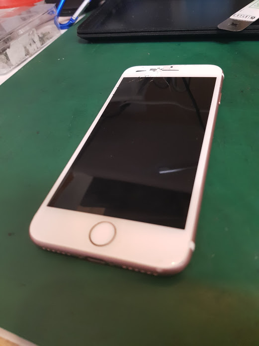 iPhone7純正同等パネルで修理