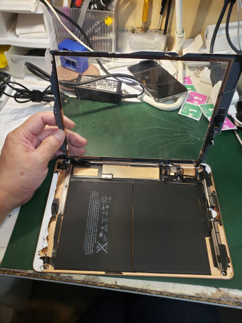iPad6液晶パネル取り外し