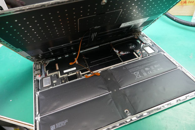 surface　Laptop膨張バッテリー交換