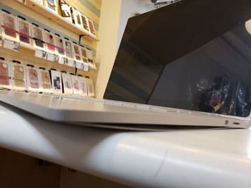 キーボード側のバッテリーが膨張したSurfaceBOOK