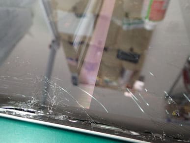バッテリーが膨張してガラスを割ったSurfacePro5