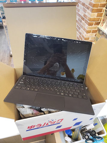 画面上部が割れたSurface Pro7