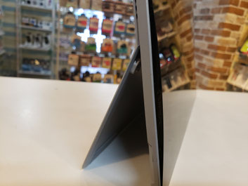 Surfaceｐro4画面が浮いた膨張batteryの交換