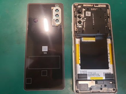 SONY XPERIA 10 III lite のバックパネルを取り外した状態