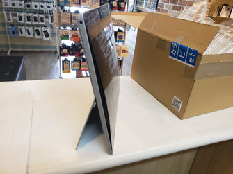 surface Pro4 バッテリー膨張で画面が浮いている