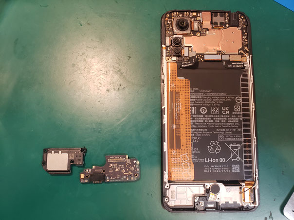 外部スピーカーとサブボードを取り外した　Xiaomi Redmi Note 11 Pro