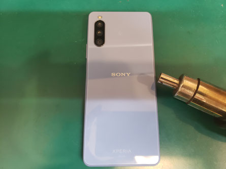 SONY XPERIA 10 Ⅲのバックパネル取り外し