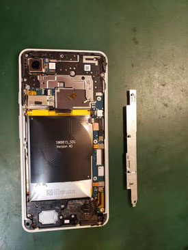コネクターブラケットを外したpixel3XL
