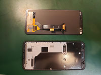 ディスプレイケーブルを取り外したPixel3a