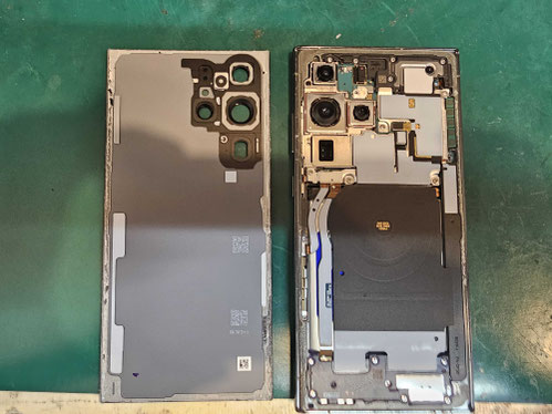 バックパネルを取り外したSamsung Galaxy s 23ultra