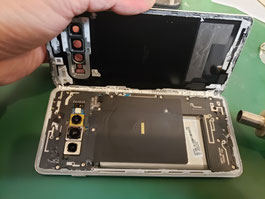 バックパネルを取り外すGALAXY S10