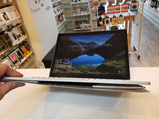 キーボード側のバッテリーが膨張したSurfaceBOOK