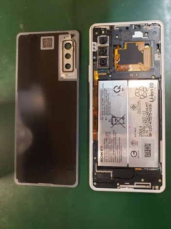 バックパネルを分離したXperia10Ⅱ