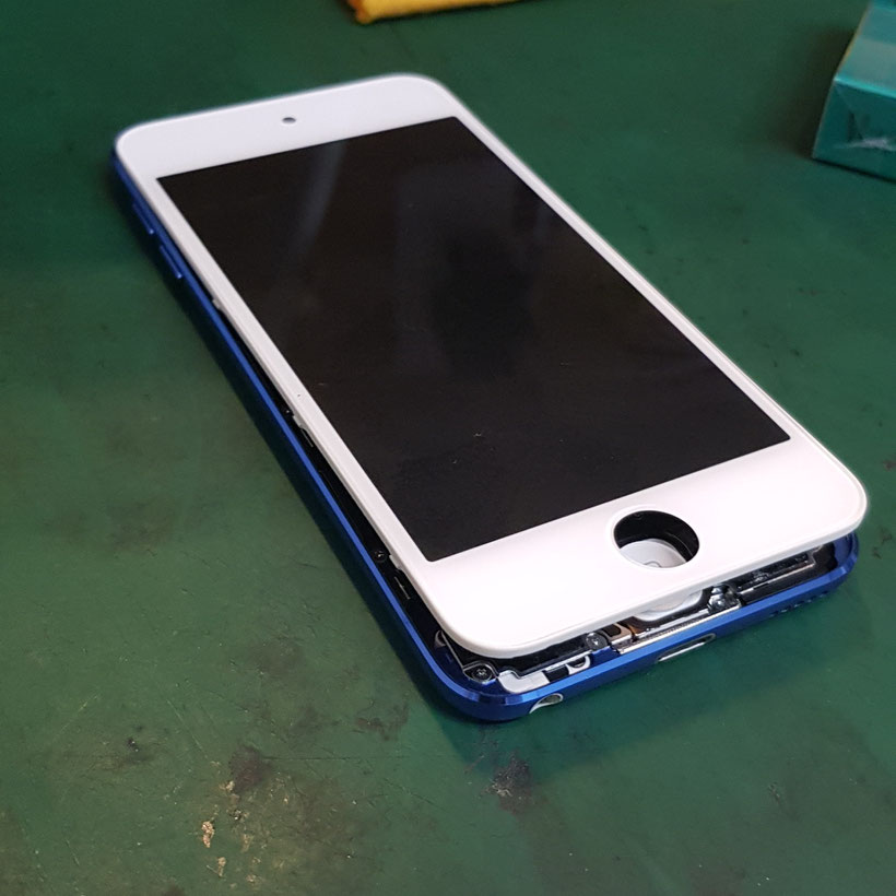 iPod Touch 6内蔵バッテリーが膨張してリフトアップされて画面が浮いてしまった