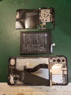 P20Proバッテリー取り外し