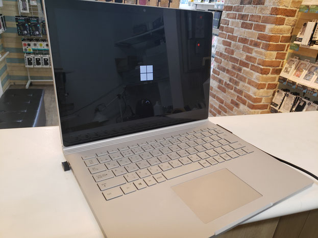 Surface Laptop 4膨張したバッテリーがキーボードを押し上げている