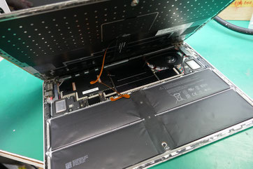 Surface Laptopバッテリー膨張交換
