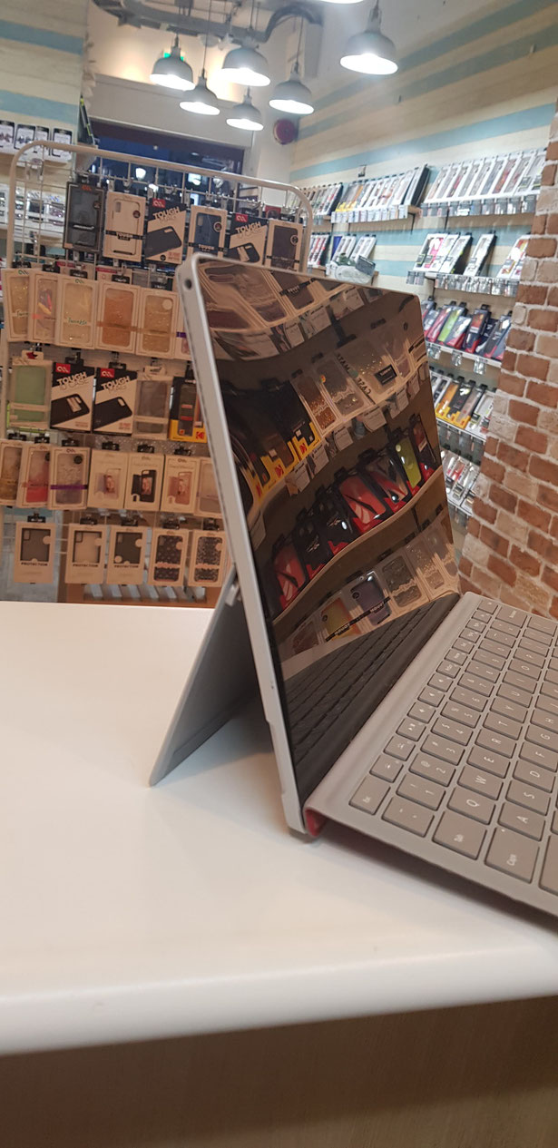 surface pro4バッテリー膨張でディスプレイ浮き