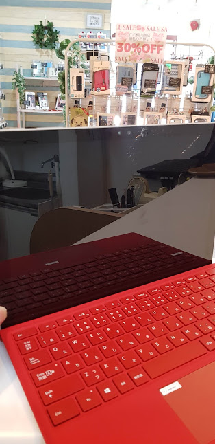 surface pro4画面割れしている