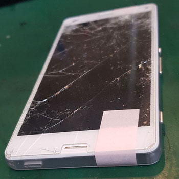 XPERIA Z3compact画面割れでタッチ不可