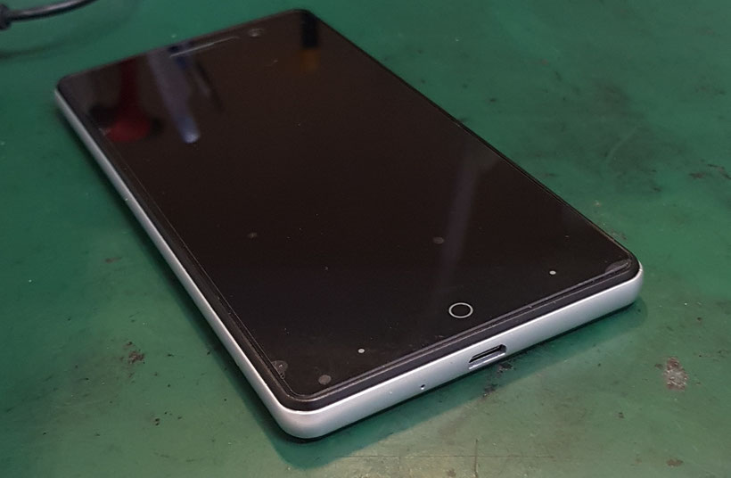 ZTE　BLADE　E02画面タッチできない